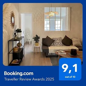Aux Pieds Du Palais Des Papes. Appartement